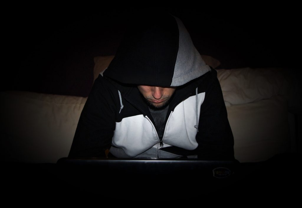 Hacker vor dem Computer