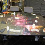 Cash'n Guns auf dem Spieltisch aufgebaut