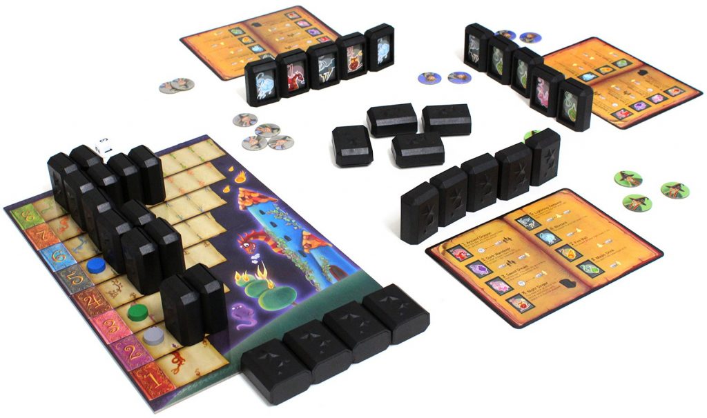 Spielsituation von Simsala Bumm, drei Spieler mit ihren Blöcken und Tableau sowie Gesamttableau | Bildquelle: Pegasus Spiele