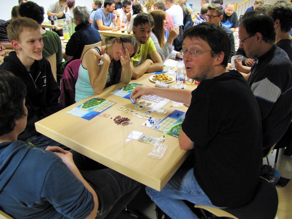 Gruppe spielt Puerto Rico
