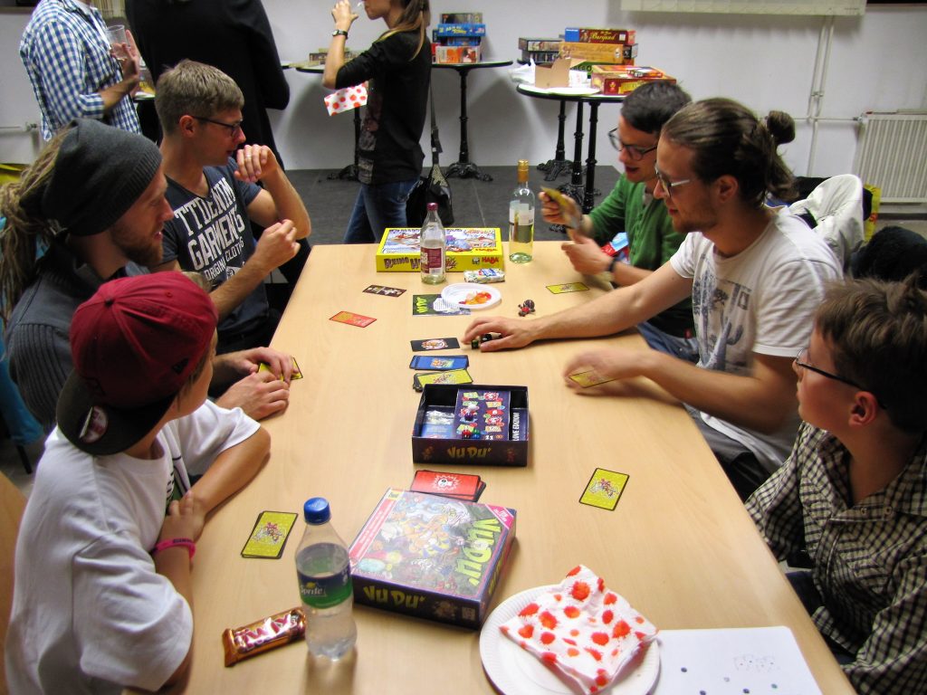 Gruppe spielt Vudu