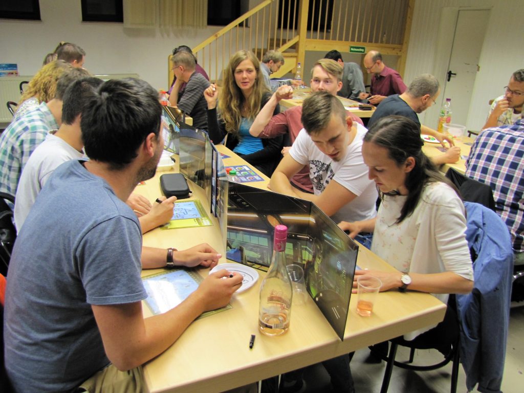 Gruppe spielt Captain Sonar
