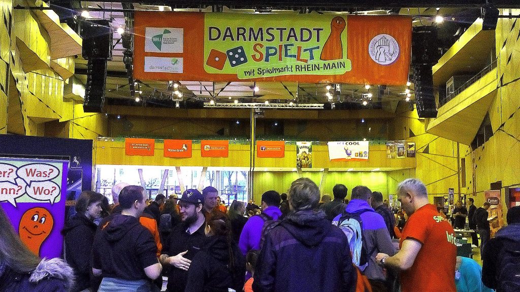 Bild auf Haupteingang von Darmstadt spielt